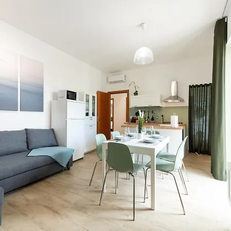 Porto Turistico E Fronte Mare Borgo Marino Sud Apartment